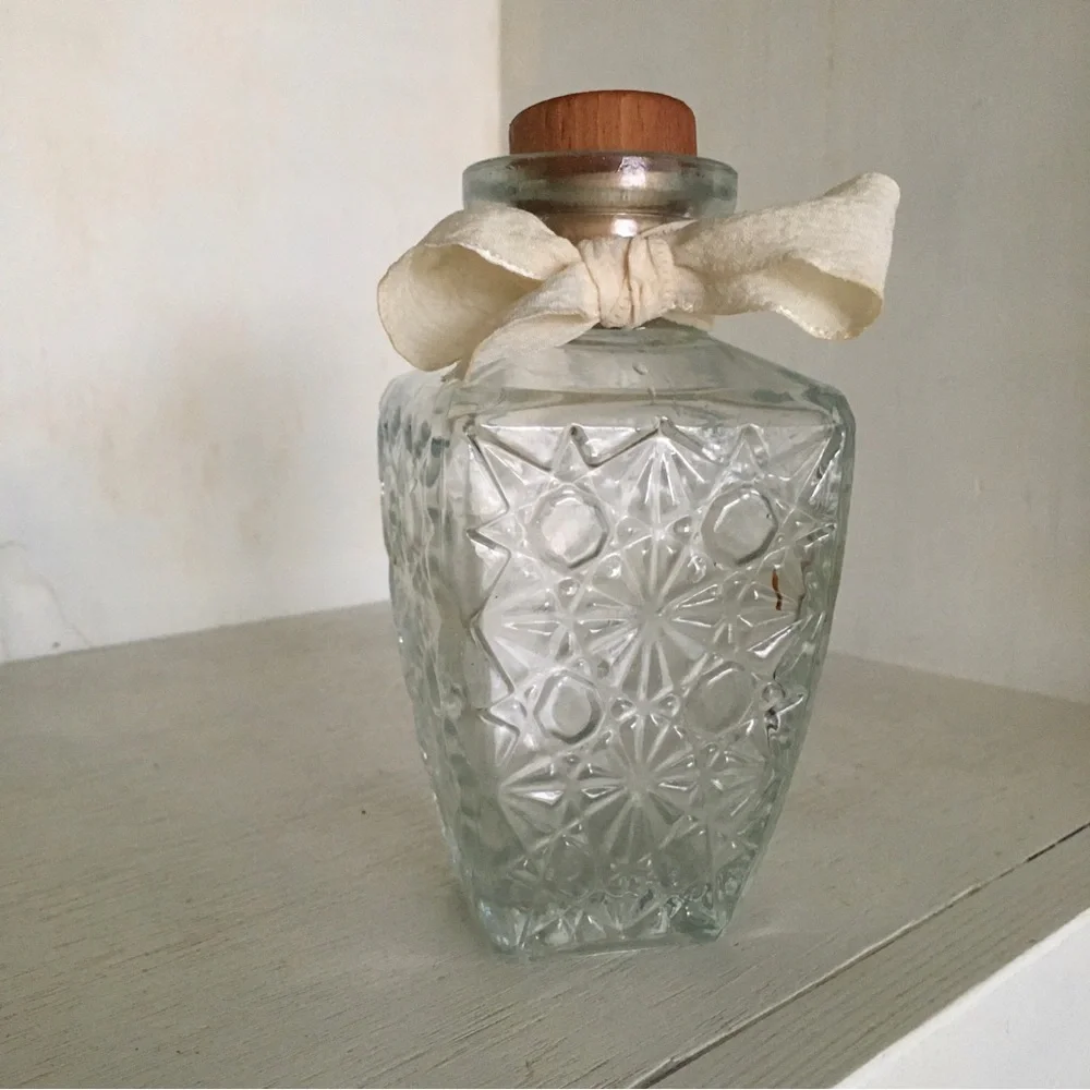 LP Cut Glass Stem Bottle + Reed Diffuser Lid Cream Ribbon